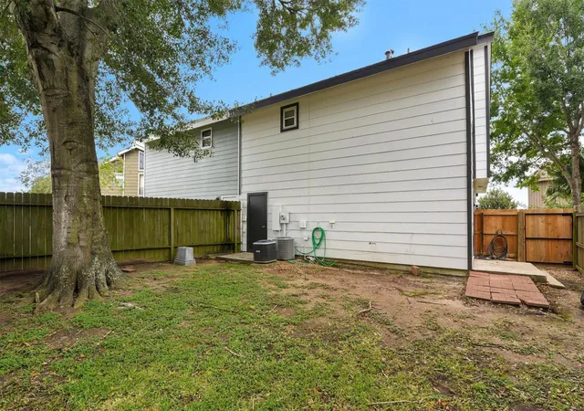 Photo 4 of Townhouse for sale at 7 April Point Dr N, Montgomery, TX 77356 | MLS# 29638451 | Listing updated on 2026-07-22
