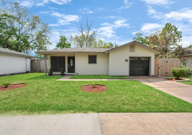 Photo 1 of Single family home for sale at 2706 Harvard St, Pasadena, TX 77502 | MLS# 28713388 | Listing updated on 2026-05-24