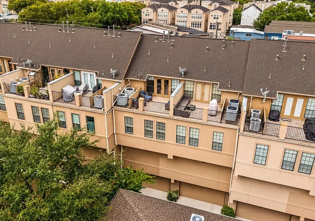 3rd image of 2409 Commonwealth St, Houston, TX 77006 | MLS# 94259161