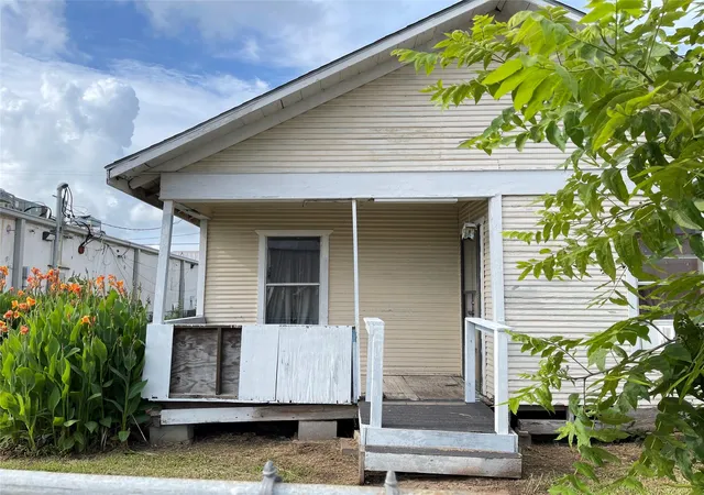 Homes for sale in Freeport, TX | 1022 W Broad St, Freeport, TX 77541 | MLS# 17678777