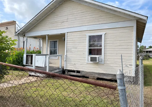 Homes for sale in Freeport, TX | 1022 W Broad St, Freeport, TX 77541 | MLS# 17678777