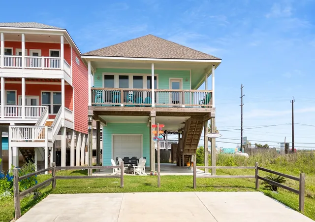 Photo 1 of Single family home for sale at 17514 Bristow Dr, Galveston, TX 77554 | MLS# 94285425 | Listing updated on 2026-08-31