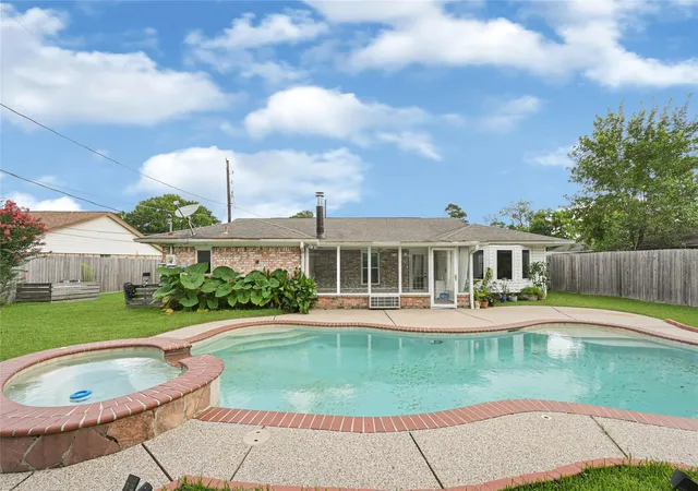 27th image of 10010 Lost Pine Dr, Baytown, TX 77521 | MLS# 73489025