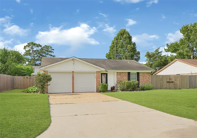 2nd image of 10010 Lost Pine Dr, Baytown, TX 77521 | MLS# 73489025