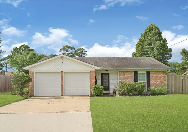 3rd image of 10010 Lost Pine Dr, Baytown, TX 77521 | MLS# 73489025