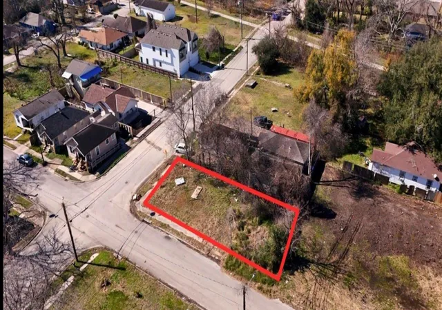 Photo 3 of Land for sale at 2712, 2714 & 2716 Nettleton St, Houston, TX 77004 | MLS# 25256635 | Listing updated on 2026-08-26