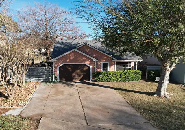 Photo 2 of Single family home for sale at 11552 Springshire Dr, Houston, TX 77066 | MLS# 72636920 | Listing updated on 2026-09-12
