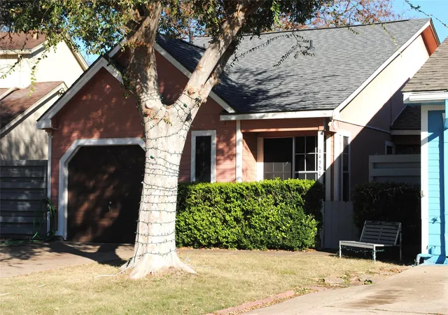 Photo 3 of Single family home for sale at 11552 Springshire Dr, Houston, TX 77066 | MLS# 72636920 | Listing updated on 2026-09-12