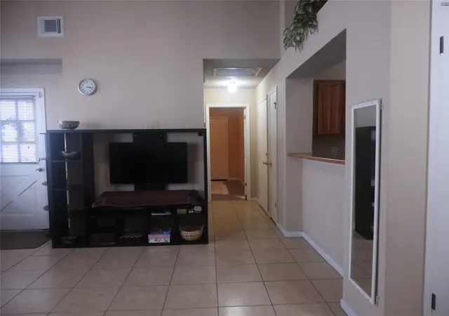 Photo 4 of Single family home for sale at 11552 Springshire Dr, Houston, TX 77066 | MLS# 72636920 | Listing updated on 2026-09-12