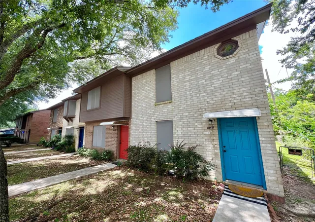 1st image of 1039 1045 N Chenango St, Angleton, TX 77515 | MLS# 3908288