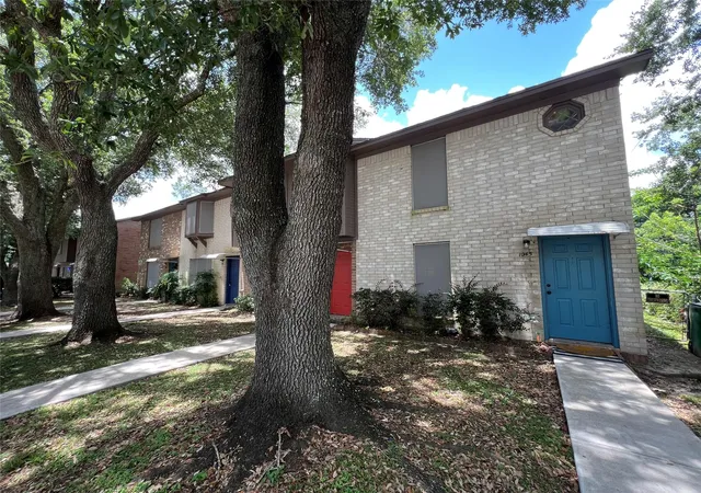 3rd image of 1039-1045 N Chenango St, Angleton, TX 77515 | MLS# 3908288