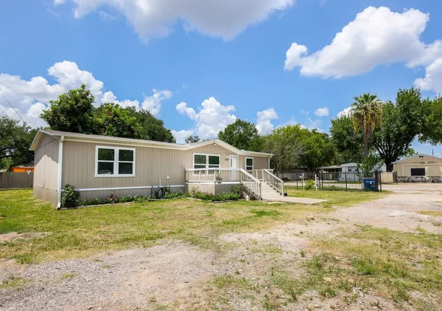 Photo 2 of Single family home for sale at 8724 Bloombury Ln, Houston, TX 77064 | MLS# 45197154 | Listing updated on 2026-08-27