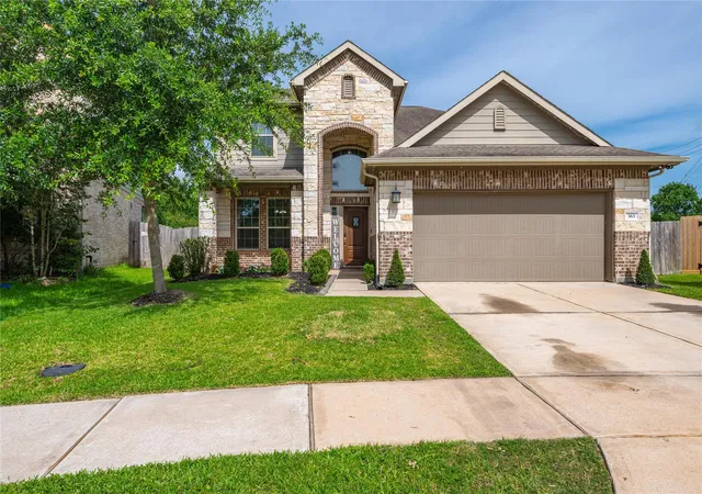 Homes for sale in La Marque, TX | 363 Century Oaks Ln, La Marque, TX 77568 | MLS# 83768369