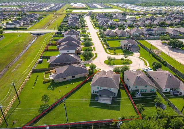 Homes for sale in La Marque, TX | 363 Century Oaks Ln, La Marque, TX 77568 | MLS# 83768369