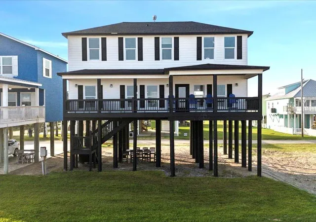 Photo 1 of Single family home for sale at 1326 Emerald Dr, Port Bolivar, TX 77650 | MLS# 78067347 | Listing updated on 2026-06-22