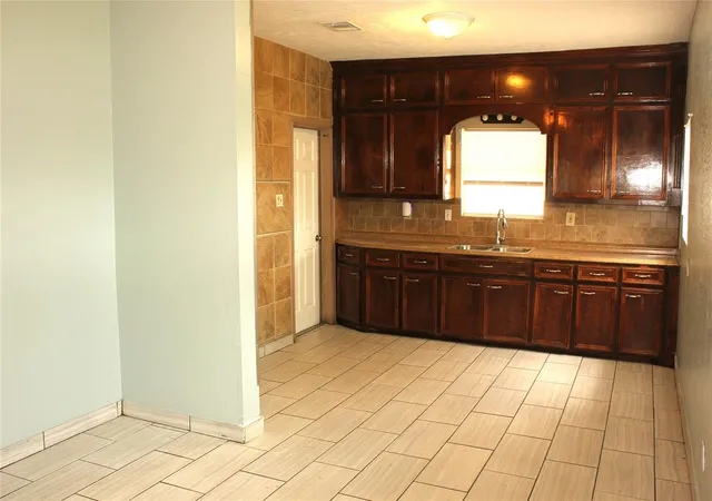 3rd image of 7926 Mendez St, Houston, TX 77029 | MLS# 49751715