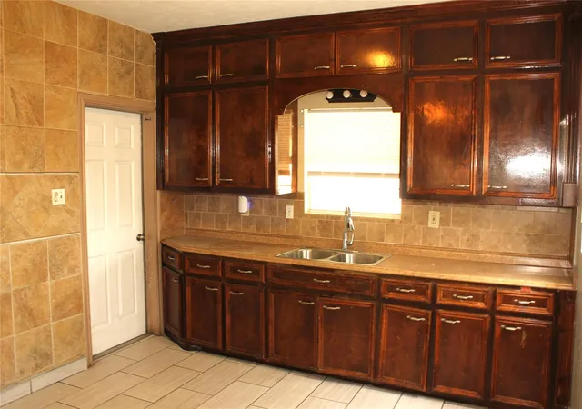 4th image of 7926 Mendez St, Houston, TX 77029 | MLS# 49751715