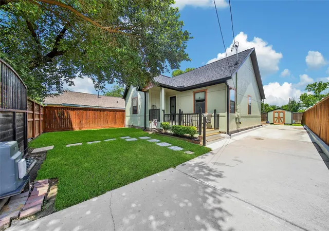 4th image of 2314 Carr St, Houston, TX 77026 | MLS# 92339269