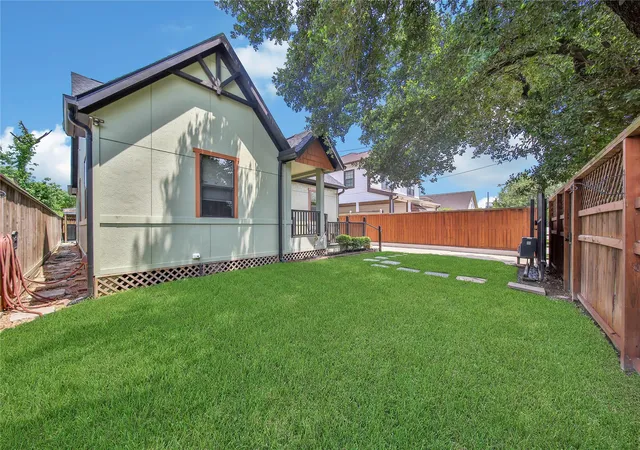 5th image of 2314 Carr St, Houston, TX 77026 | MLS# 92339269