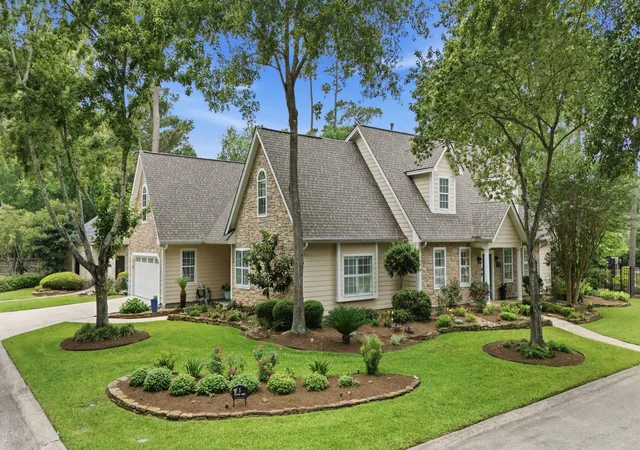 Photo 2 of Single family home for sale at 5 Maystar Ct, Spring, TX 77380 | MLS# 75411151 | Listing updated on 2026-06-25