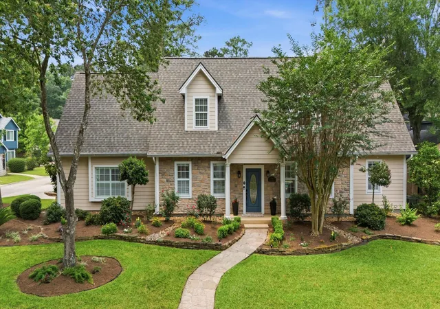 Photo 2 of Single family home for sale at 5 Maystar Ct, Spring, TX 77380 | MLS# 75411151 | Listing updated on 2026-06-25