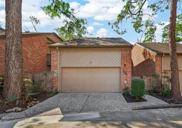 1st image of 262 Sugarberry Cir, Houston, TX 77024 | MLS# 33802413