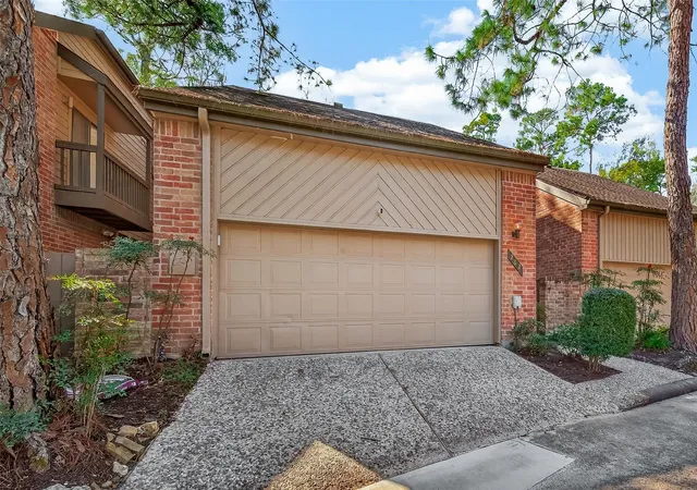 2nd image of 262 Sugarberry Cir, Houston, TX 77024 | MLS# 33802413