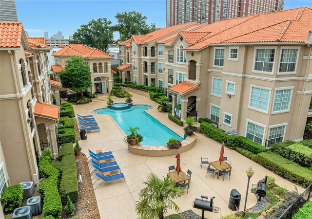 Photo 2 of Sale Pending at 3231 Allen Pkwy #1210, Houston, TX 77019 | MLS# 19323825 | Listing updated on 2026-09-11