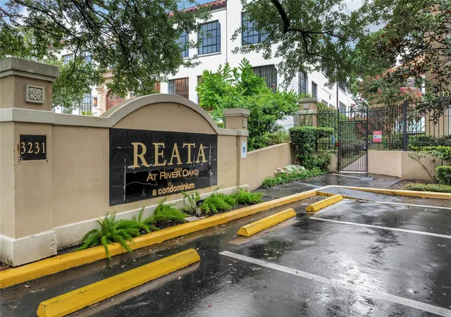 Photo 3 of Sale Pending at 3231 Allen Pkwy #1210, Houston, TX 77019 | MLS# 19323825 | Listing updated on 2026-09-11