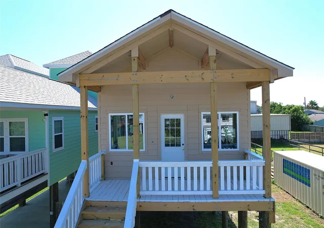 1st image of 1041 15th St, Dickinson, TX 77539 | MLS# 82615344