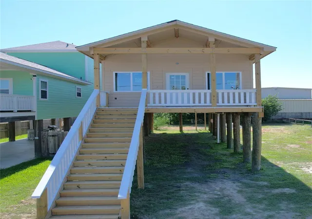 3rd image of 1041 15Th St, Dickinson, TX 77539 | MLS# 82615344