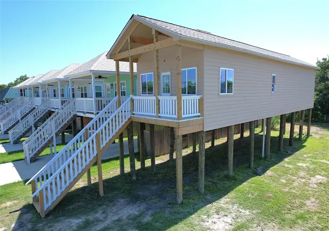 5th image of 1041 15Th St, Dickinson, TX 77539 | MLS# 82615344