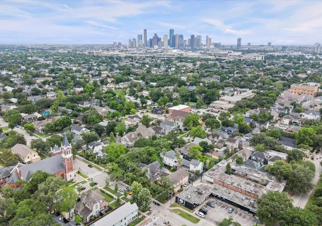48th image of 945 Harvard St, Houston, TX 77008 | MLS# 87050788