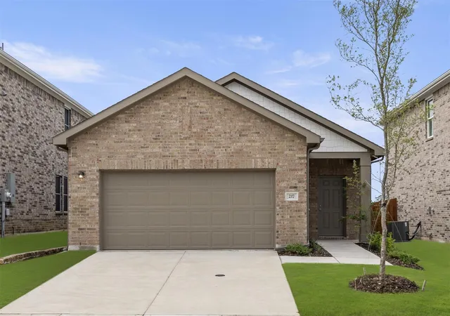 1st image of 2218 Blue Mariner Path, Dickinson, TX 77539 | MLS# 98926457