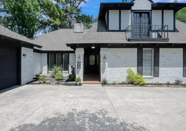 Photo 2 of Single family home for sale at 88 April Wind Dr S, Conroe, TX 77356 | MLS# 19612019 | Listing updated on 2026-08-29
