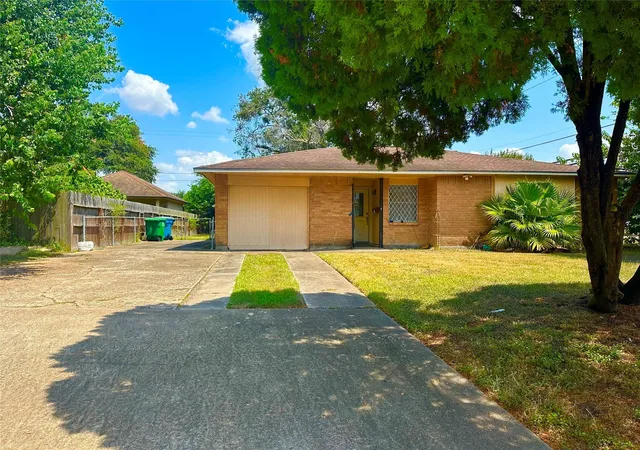Photo 1 of Single family home for sale at 5502 Mackinaw St, Houston, TX 77053 | MLS# 58812223 | Listing updated on 2026-10-05