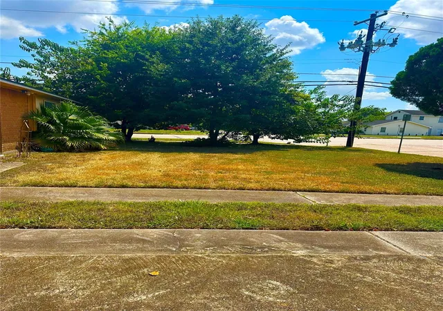 Photo 3 of Single family home for sale at 5502 Mackinaw St, Houston, TX 77053 | MLS# 58812223 | Listing updated on 2026-10-05