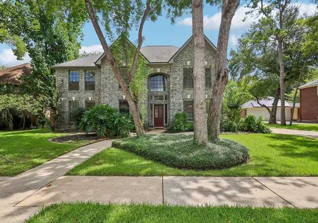 1st image of 907 Remington Ct, Friendswood, TX 77546 | MLS# 81553229