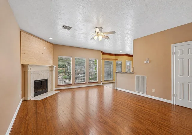 5th image of 907 Remington Ct, Friendswood, TX 77546 | MLS# 81553229