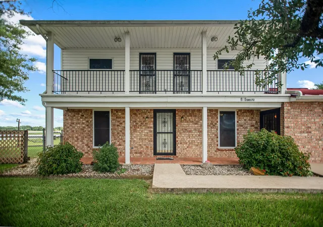 1st image of 605 State Hwy 172, Ganado, TX 77962 | MLS# 90093837