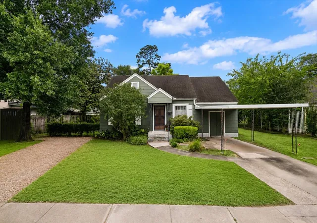 1st image of 705 W 34th St, Houston, TX 77018 | MLS# 97995708