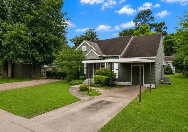 2nd image of 705 W 34th St, Houston, TX 77018 | MLS# 97995708