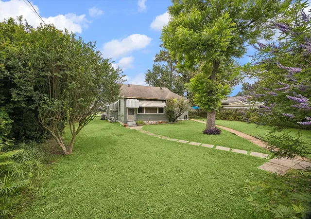 32nd image of 705 W 34th St, Houston, TX 77018 | MLS# 97995708