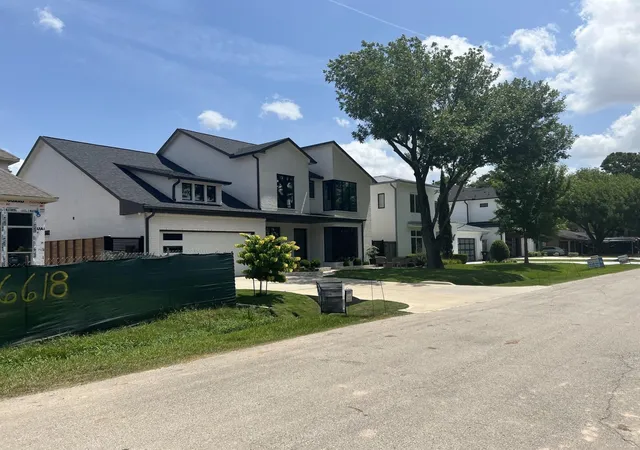 17th image of 6625 Sivley St, Houston, TX 77055 | MLS# 75346384