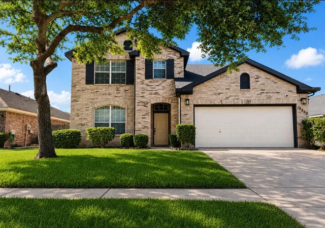 Single family home for sale at 10850 Redstone Ct, Missouri City, TX 77459 | MLS# 26644508