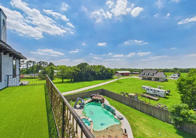 Photo 37 of Mansion for sale at 1259 County Rd 147, Alvin, TX 77511 | MLS# 37477880 | Listing updated on 2026-10-09