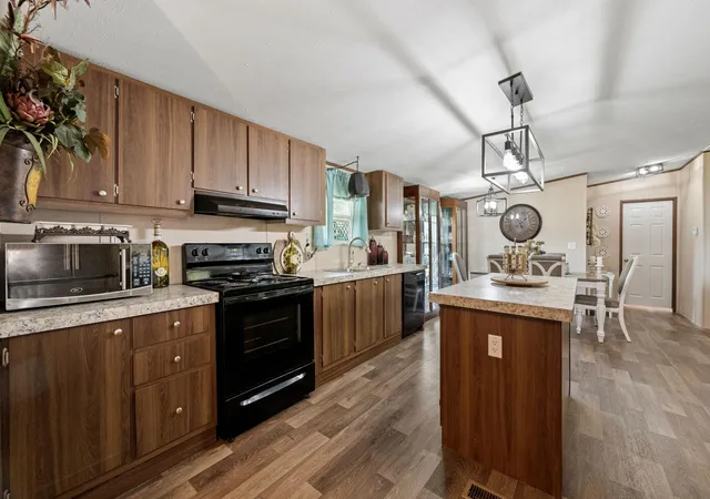Photo 4 of Single family home for sale at 415 County Rd 2268, Cleveland, TX 77327 | MLS# 2324139 | Listing updated on 2026-09-04