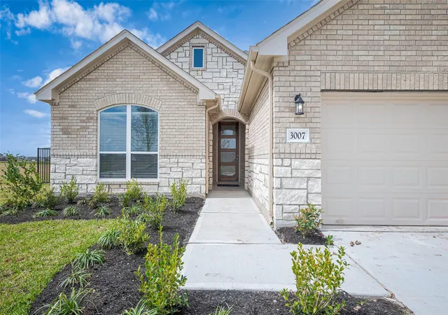 Photo 3 of Single family home for sale at 3007 Golden Isle Dr, Texas City, TX 77568 | MLS# 80146019 | Listing updated on 2026-07-29