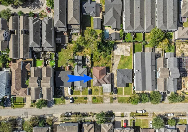3rd image of 919 Lawrence St, Houston, TX 77008 | MLS# 76053809