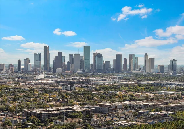 9th image of 919 Lawrence St, Houston, TX 77008 | MLS# 76053809
